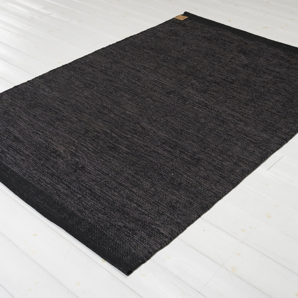 Heby Black