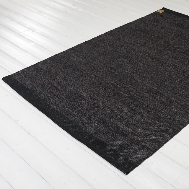 Heby Black